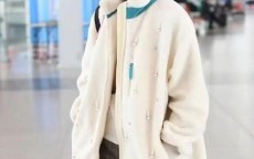 男士米白色风衣怎么搭配(男士白色风衣怎么搭配好看)