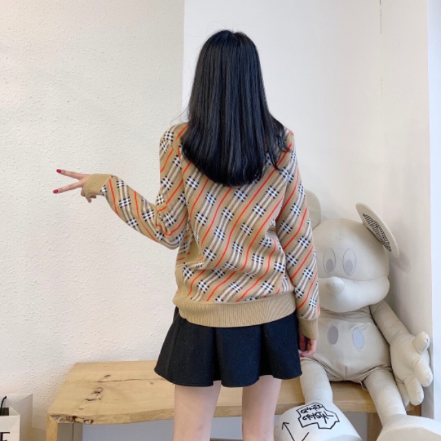 Burberry巴宝莉格纹毛衣致风尚优雅的追求者 !