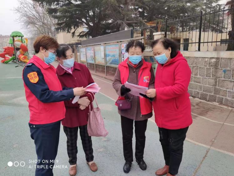 洛阳路街道联合“红叶红”志愿者服务队开展“3•15”宣传活动
