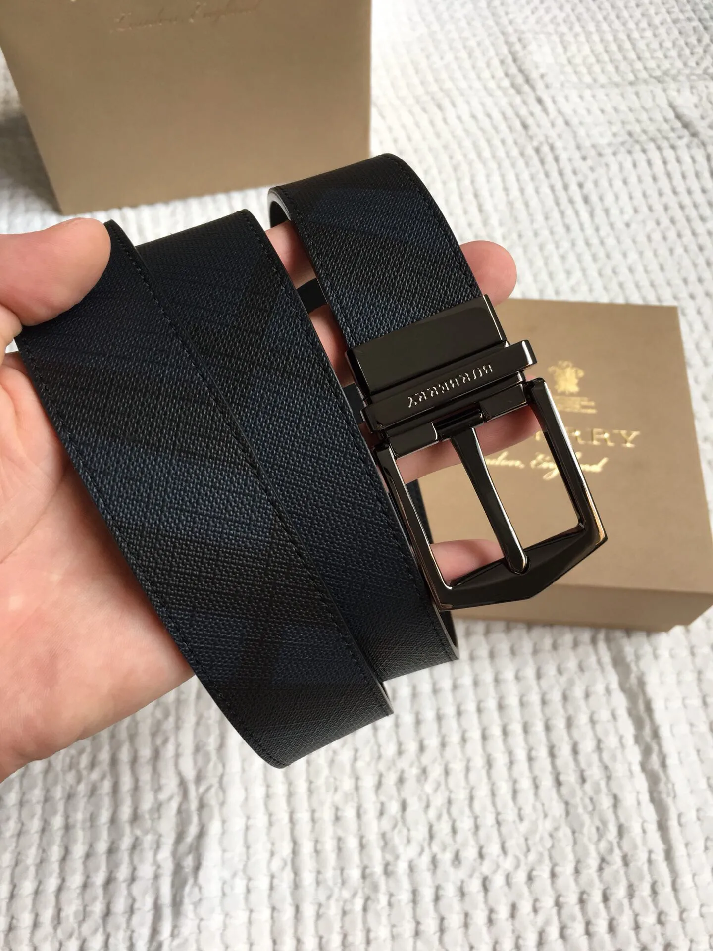 针扣皮带,该选择巴宝莉 杰尼亚 万宝龙 古驰 bv 还是其他款?
