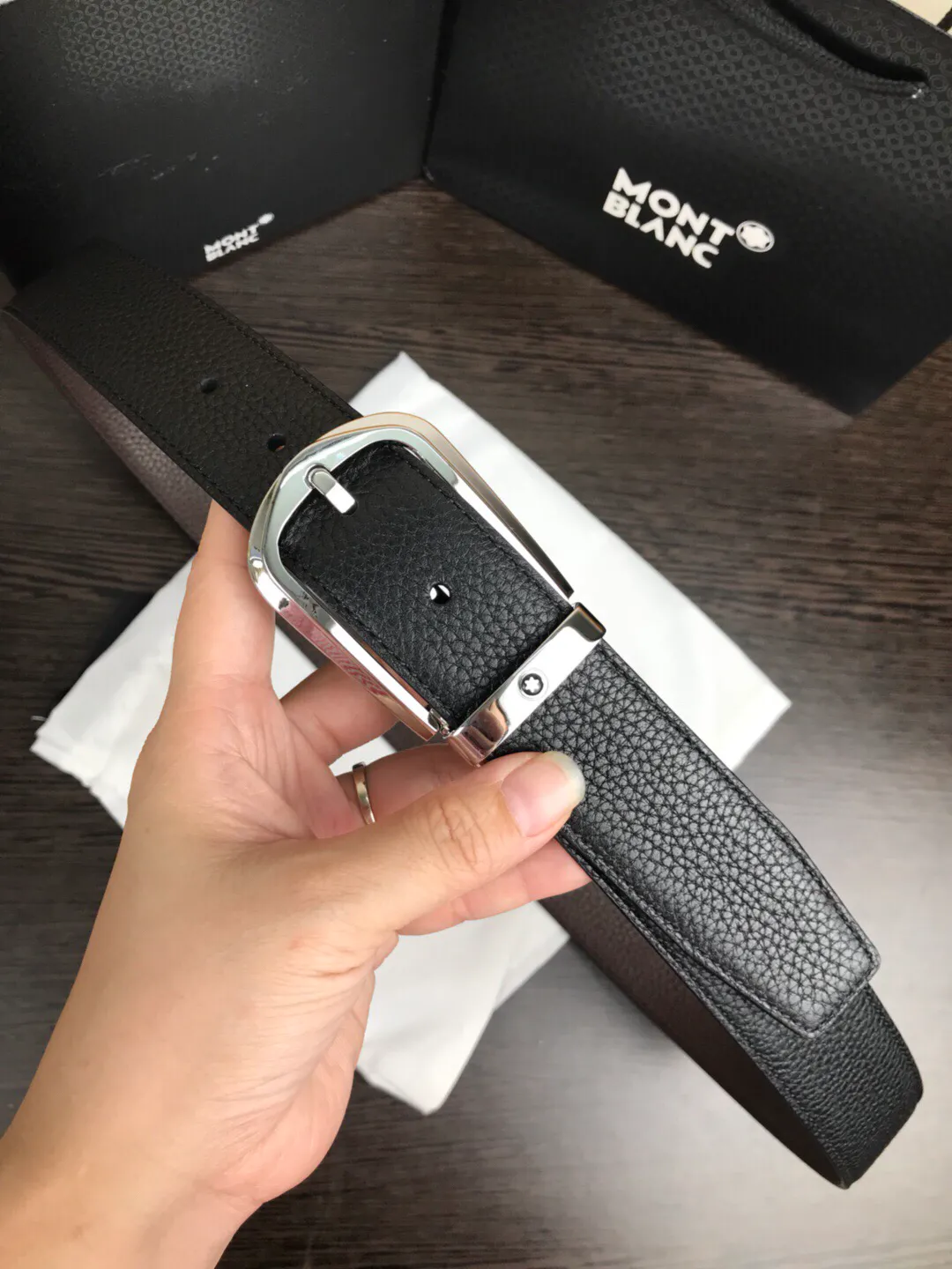 针扣皮带,该选择巴宝莉 杰尼亚 万宝龙 古驰 bv 还是其他款?