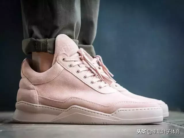 你脚上的麂皮球鞋怎么清理比较好？