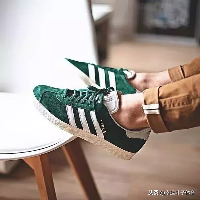 你脚上的麂皮球鞋怎么清理比较好？